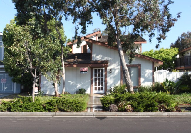 203 Oswego Ave in Huntington Beach, CA - Building Photo - Building Photo