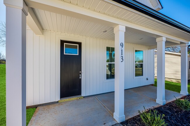 913 W Virginia Ave in Bessemer City, NC - Building Photo - Building Photo