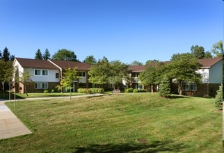 Lincolnshire Village Apartments in Canton, MI - Foto de edificio - Building Photo