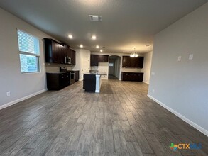 814 Leonie Wy in New Braunfels, TX - Foto de edificio - Building Photo