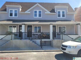 125 S Church St in Nazareth, PA - Building Photo