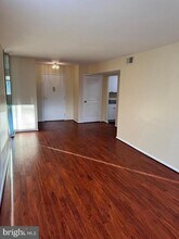 5340 Holmes Run Pkwy in Alexandria, VA - Foto de edificio - Building Photo