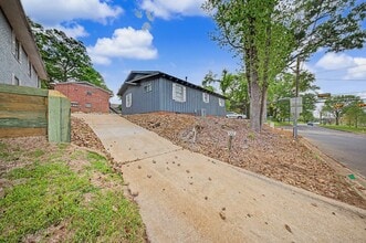 310 Powers St in Nacogdoches, TX - Foto de edificio - Building Photo