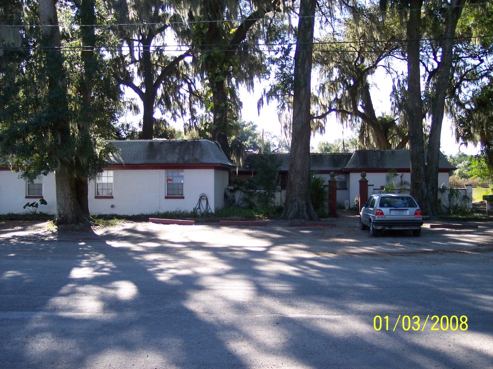 107 W Clay Ave in Brandon, FL - Building Photo