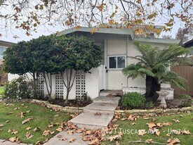 8423 Tuscany Ave in Los Angeles, CA - Building Photo