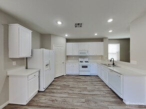 72 Japonica Ave in Las Vegas, NV - Building Photo - Building Photo