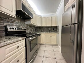 555 SE 8th St, Unit 151 in Deerfield Beach, FL - Foto de edificio - Building Photo