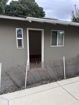 283 McCreery Ave, Unit Studio in San Jose, CA - Building Photo