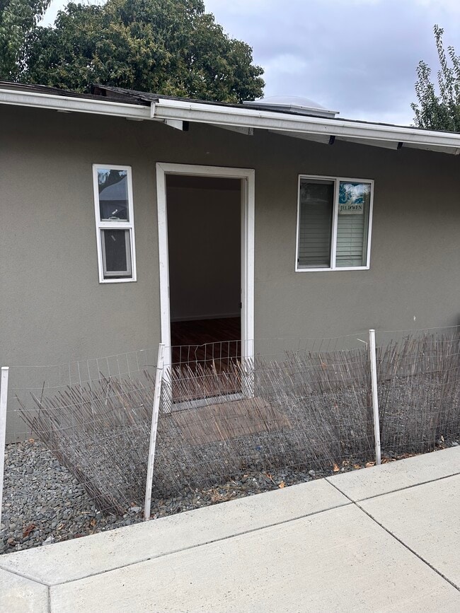 283 McCreery Ave, Unit Studio