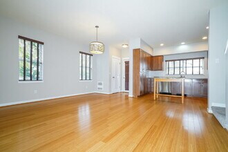 2400 NE Park Dr in Issaquah, WA - Building Photo - Building Photo