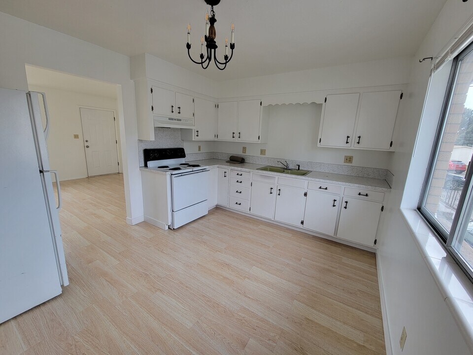 1646 Grandview Dr, Unit #2 in Idaho Falls, ID - Building Photo