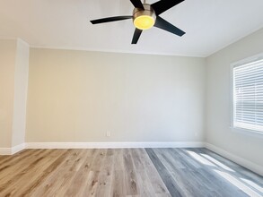 1735 Michigan Ave NE in St. Petersburg, FL - Building Photo - Building Photo