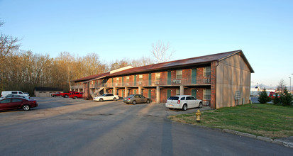 106 Inn Ln in Oak Ridge, TN - Foto de edificio - Building Photo