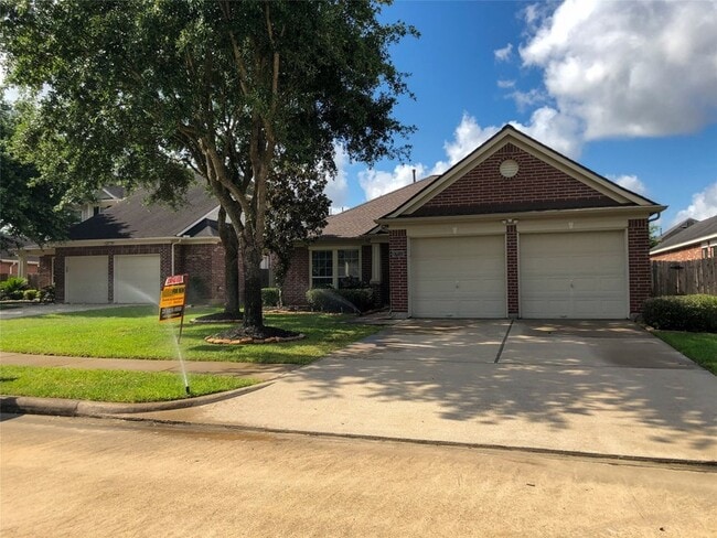 17115 Sheffield Pines Ln in Houston, TX - Foto de edificio - Building Photo