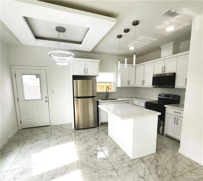 3502 S Dominique Dr, Unit 3 in Pharr, TX - Building Photo - Building Photo