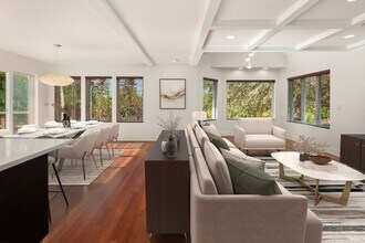 10139 NE 113th Pl in Kirkland, WA - Building Photo - Building Photo