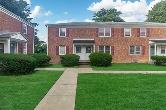 Crestwood Townhomes in Albany, NY - Building Photo - Building Photo