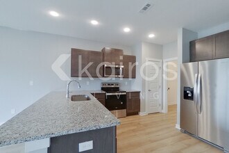 6103 Stonewater Ct in Huntsville, AL - Foto de edificio - Building Photo