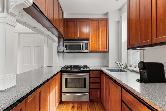 36 Cottage St in Boston, MA - Foto de edificio - Building Photo