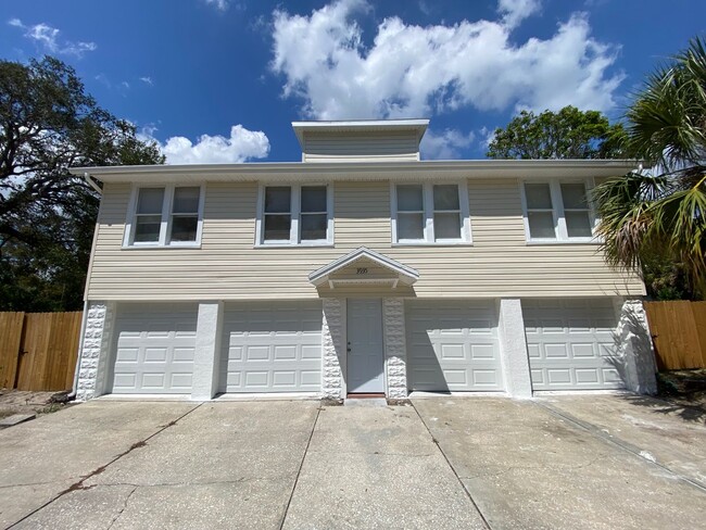 3935 18th Ave S in St. Petersburg, FL - Foto de edificio - Building Photo