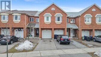 38 Jinnah Ct in Toronto, ON - Building Photo