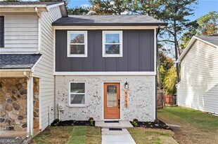 5750 Old Gordon Rd in Mableton, GA - Building Photo