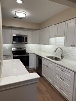 1390 Cedarwood Dr, Unit 1390 Cedarwood Dr Unit D1 in Westlake, OH - Building Photo