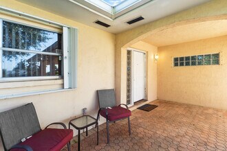 1059 Carambola Cir in West Palm Beach, FL - Building Photo - Building Photo