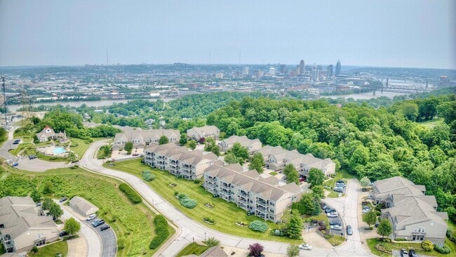 459 Pinnacle Way in Ludlow, KY - Building Photo - Building Photo