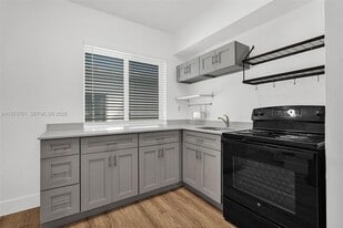 319 80th St in Miami Beach, FL - Building Photo