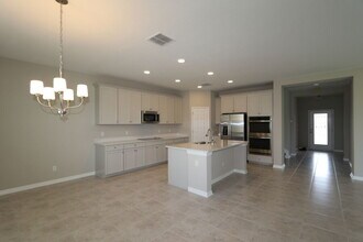 31925 Sapna Chime Dr in Wesley Chapel, FL - Foto de edificio - Building Photo