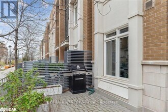 370 Square One Dr in Mississauga, ON - Building Photo - Building Photo