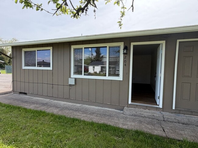 204 14th Ave SE in Albany, OR - Building Photo - Building Photo