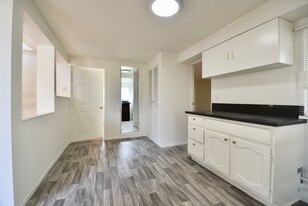 314 W Mission St, Unit 14F in Santa Barbara, CA - Building Photo - Building Photo