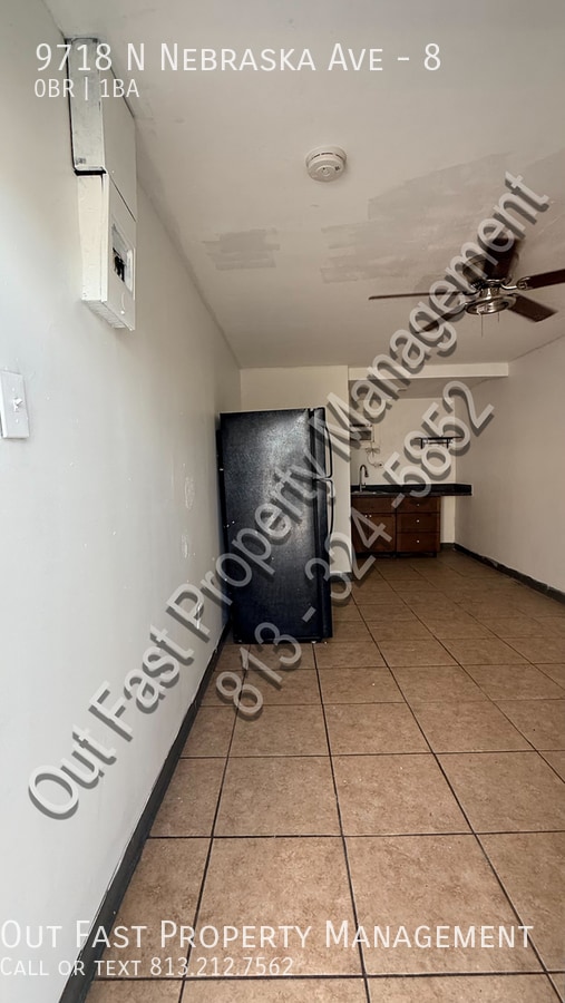 9718 N Nebraska Ave, Unit 8 in Tampa, FL - Foto de edificio - Building Photo