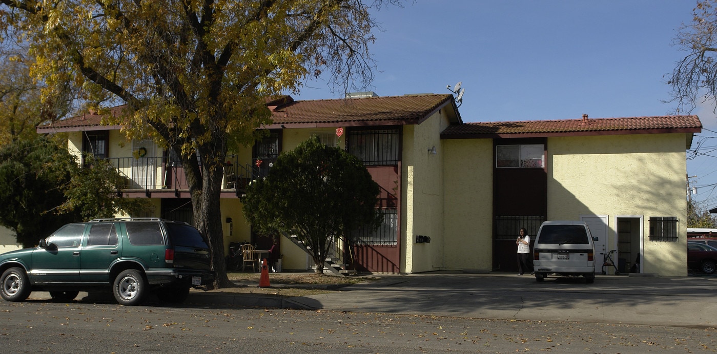 2301-2309 N St in Merced, CA - Foto de edificio