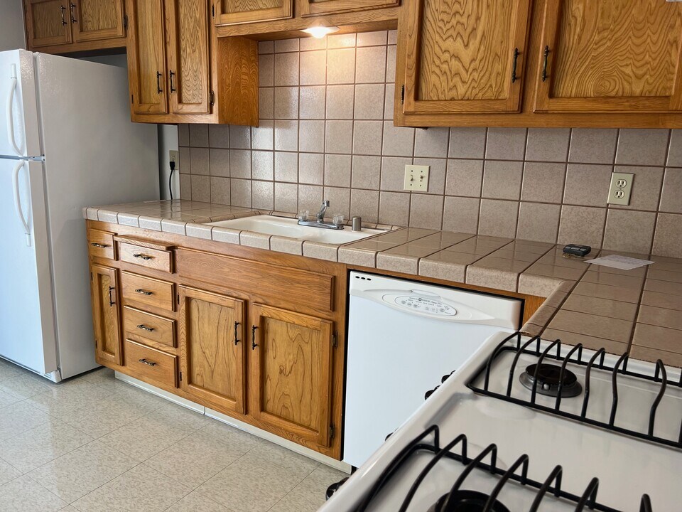 932 Perdew Ave, Unit B in Ridgecrest, CA - Building Photo