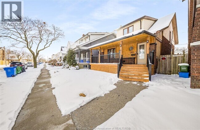 1411 Windermere Rd in Windsor, ON - Foto de edificio - Building Photo