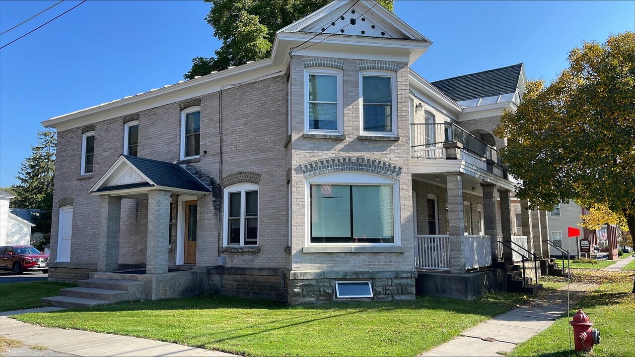 15 E Main St in Earlville, NY - Building Photo