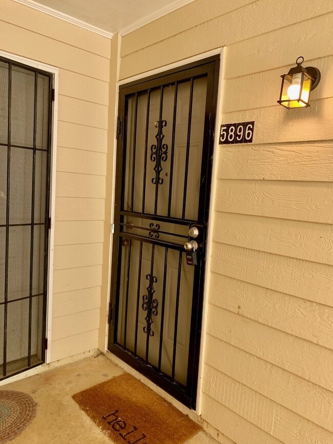 5896 Summerglen Ln in Atlanta, GA - Building Photo - Building Photo