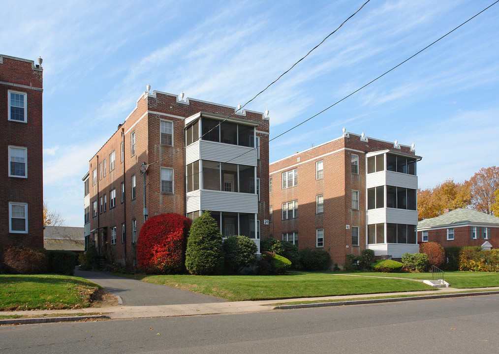 39-41 Robin Rd in West Hartford, CT - Building Photo