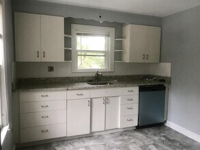 70 Lyman St, Unit 5 in South Hadley, MA - Building Photo - Building Photo