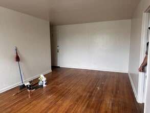 112 Division Ave in Levittown, NY - Building Photo - Building Photo