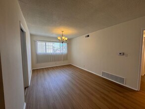 1065 S Holt Ave in Los Angeles, CA - Building Photo - Building Photo