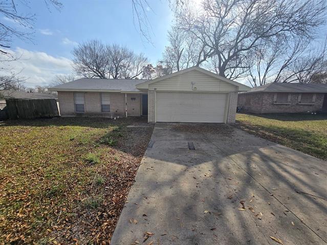 232 E Pleasant Run Rd in Lancaster, TX - Building Photo