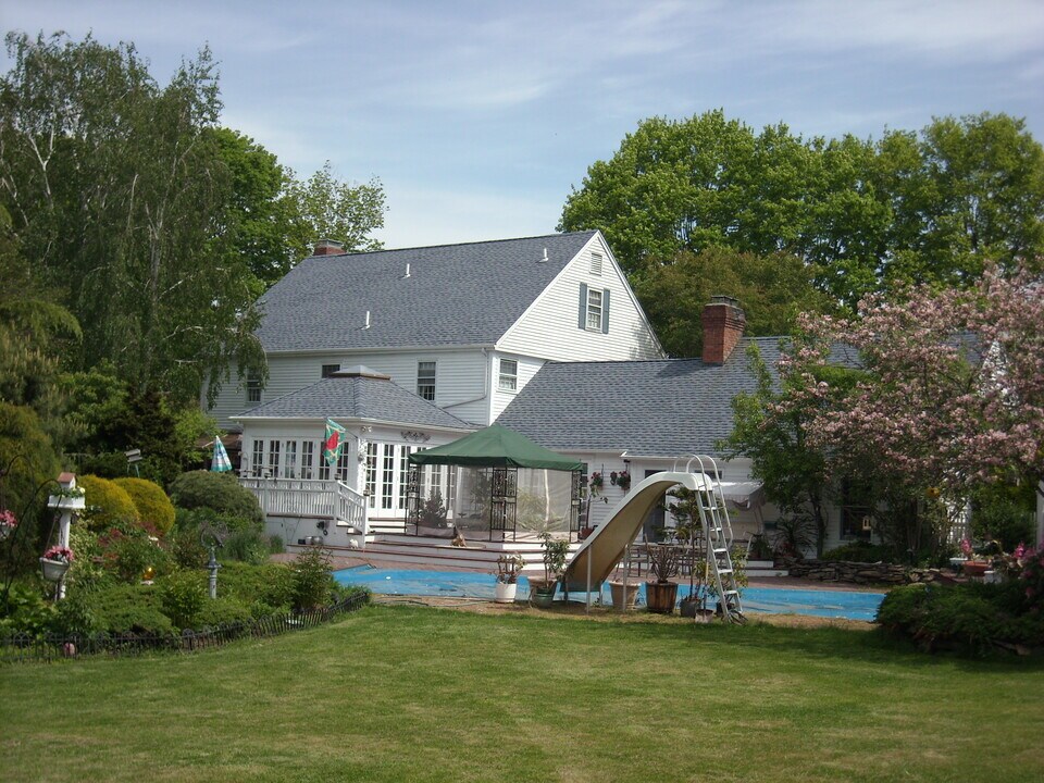 170 Mill Plain Rd in Branford, CT - Building Photo