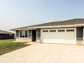 1605 Neil Ave in Dell Rapids, SD - Building Photo - Building Photo