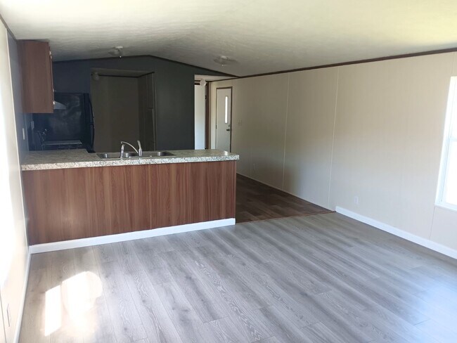 570 Banjo Way in Newport, TN - Building Photo - Building Photo
