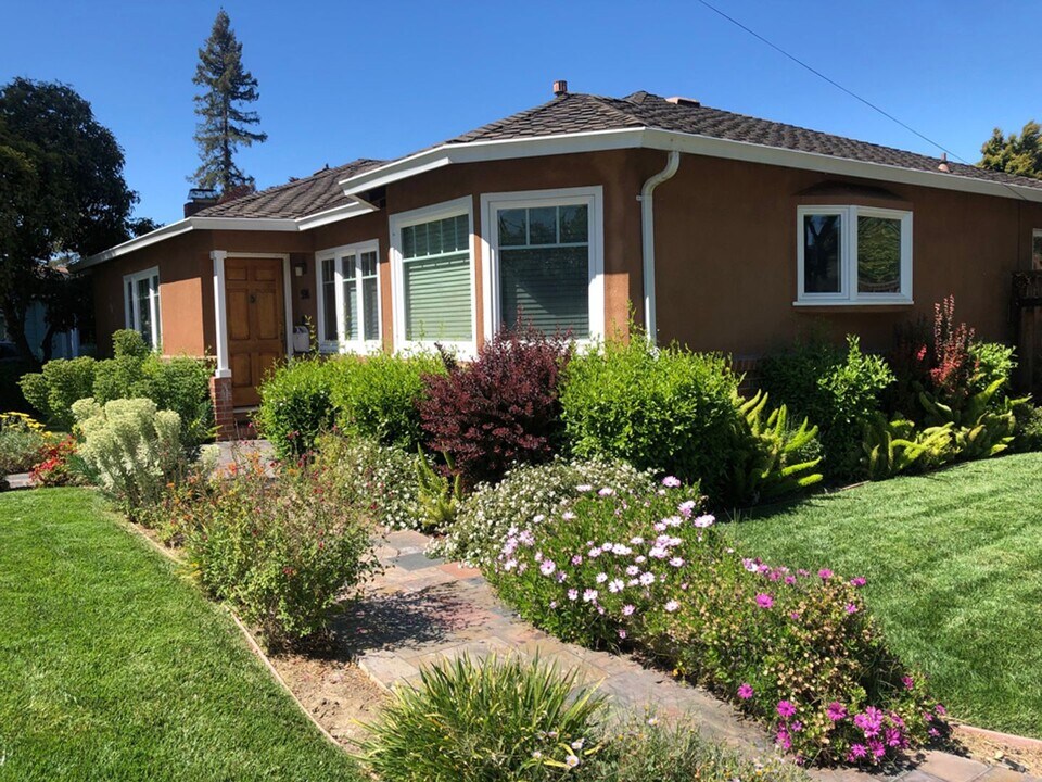 596 S 12th St in San Jose, CA - Building Photo