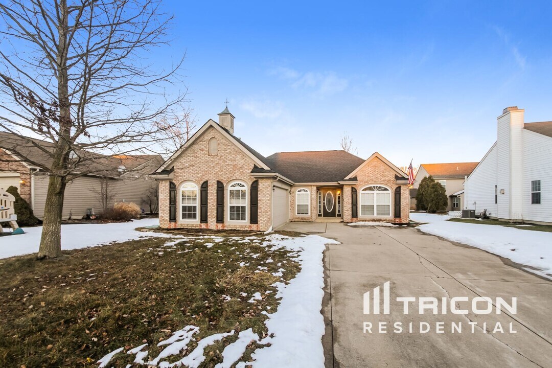 1833 Murdoch Dr in Greenfield, IN - Building Photo